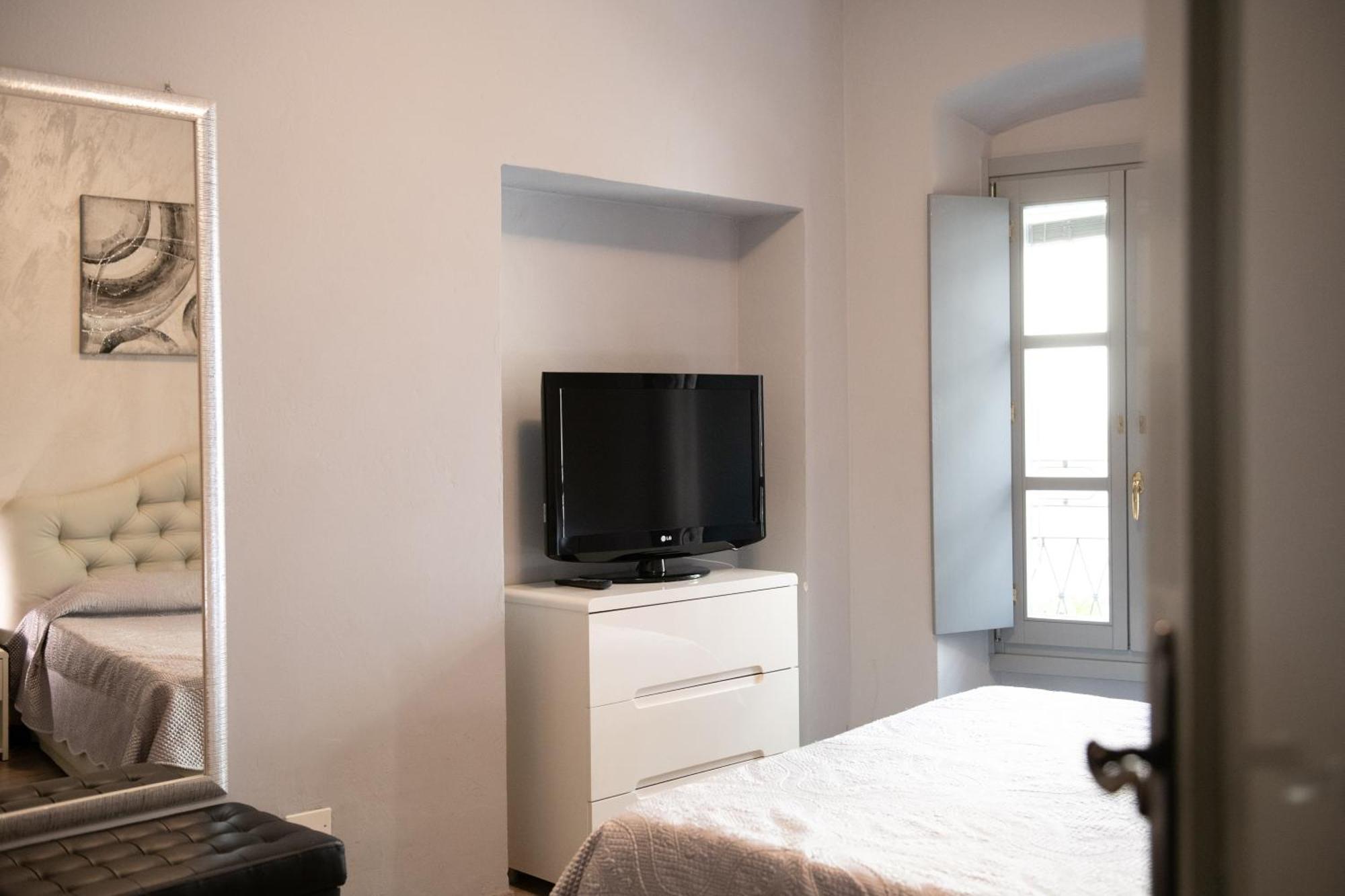 Alessi Appartamenti Desenzano del Garda Exterior foto