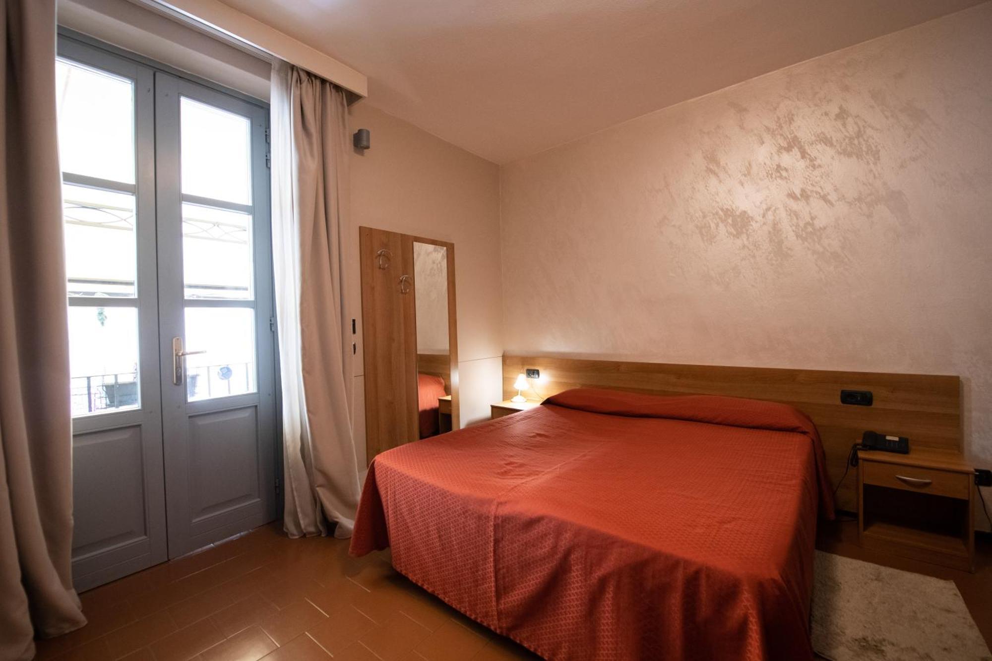 Alessi Appartamenti Desenzano del Garda Exterior foto