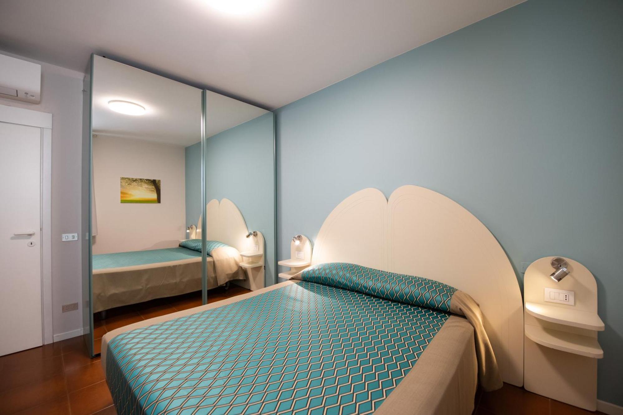 Alessi Appartamenti Desenzano del Garda Exterior foto