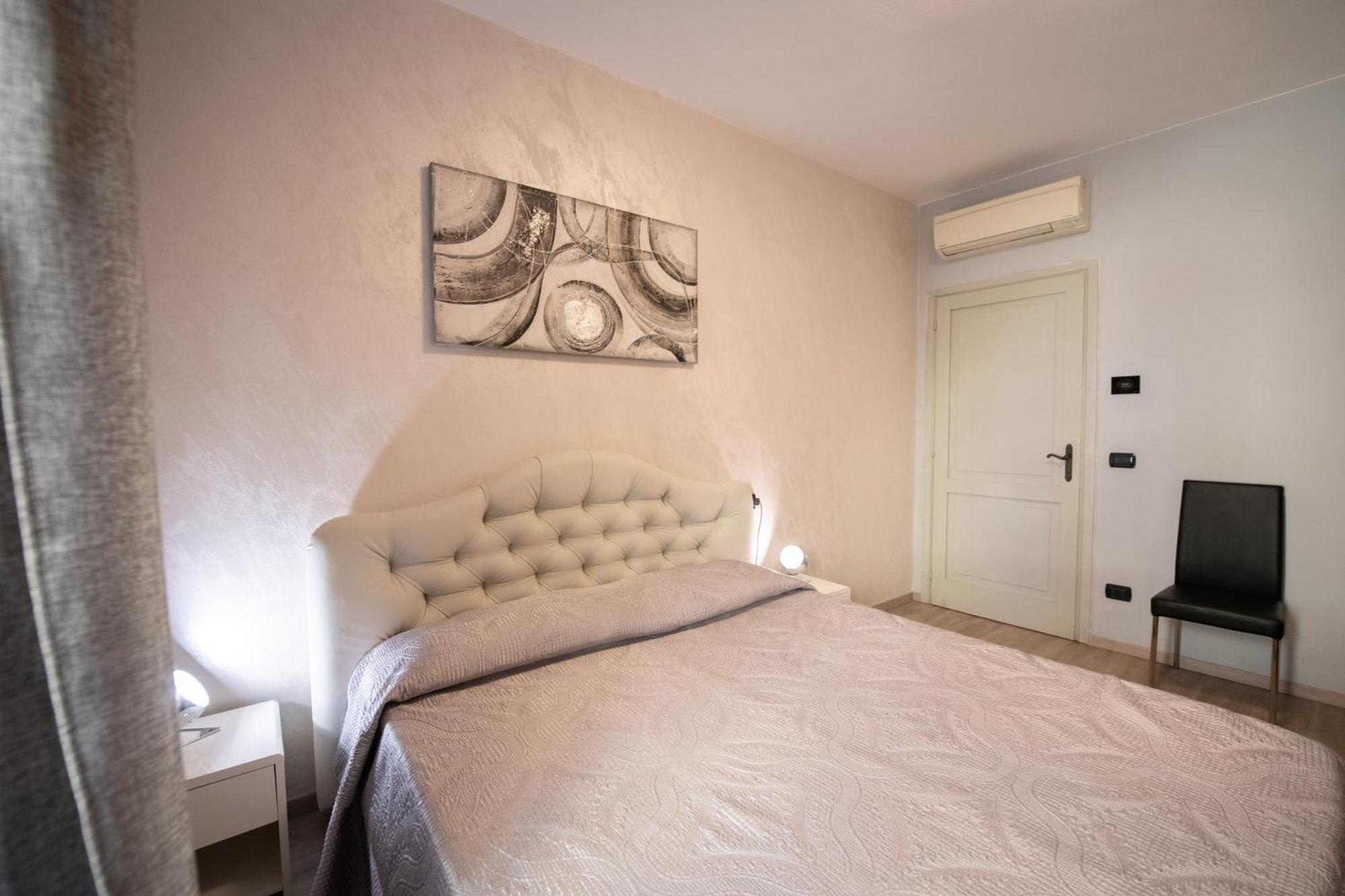 Alessi Appartamenti Desenzano del Garda Exterior foto