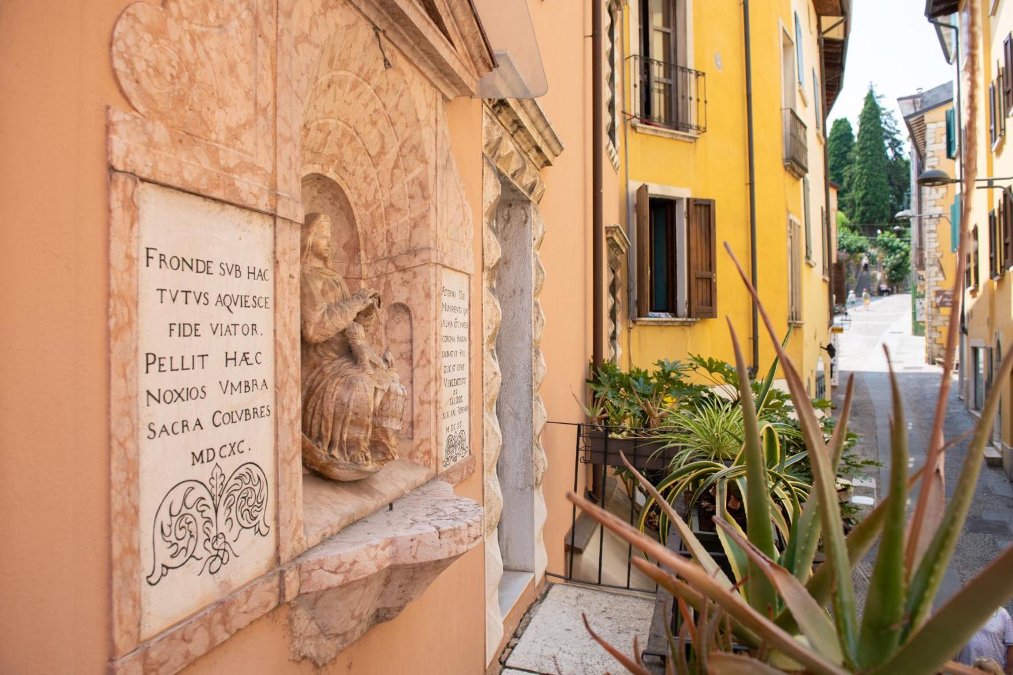 Alessi Appartamenti Desenzano del Garda Exterior foto